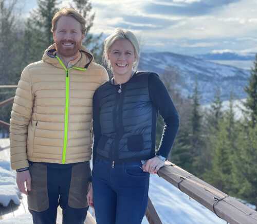 STÅR BAK: Marthe og Leif Kristian Nestvold-Haugen bygger ut hyttefelt i Narvikfjellet.