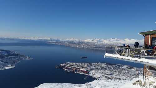 Illustrasjonsbilde fra Fjellheisrestauranten i Fagernesfjellet med utsikt over Ofotfjorden