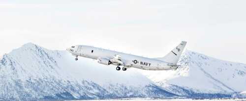 Illustrasjonsbilde Navy-fly som letter